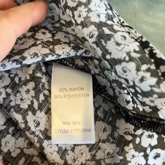 Counterparts Floral Blouse NWOT - Picture 3 of 5